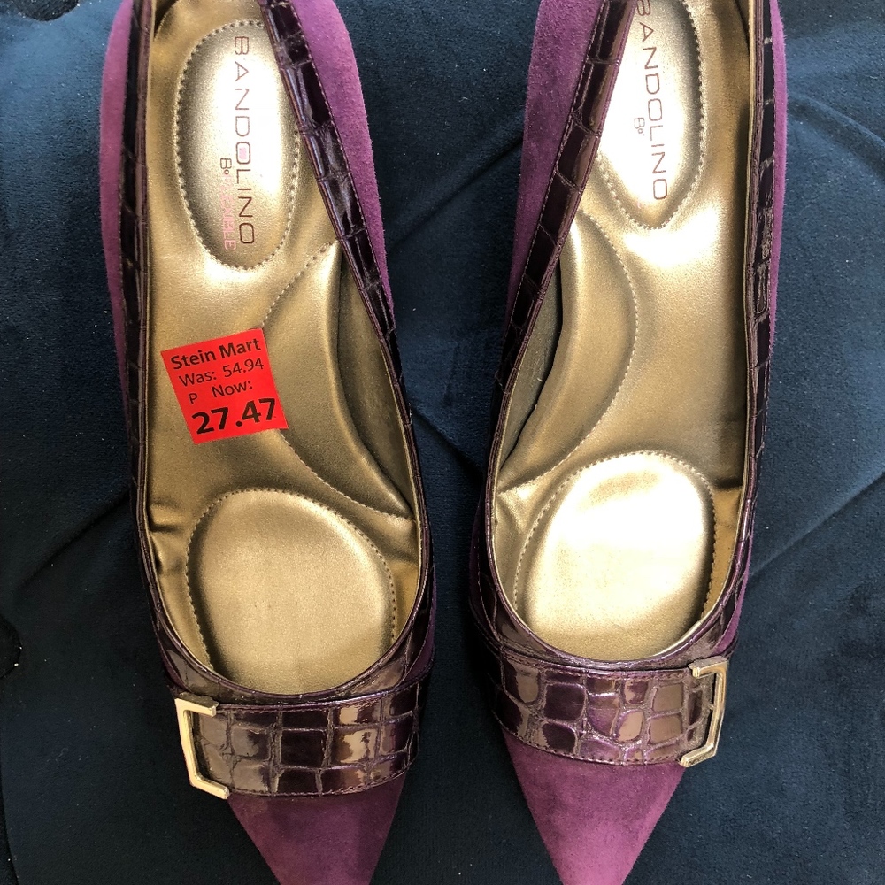 Ladies Bandolino purple suede pumps size 6.5